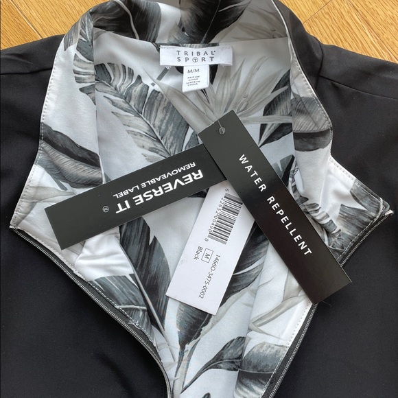 NWT Reversible water repellent black and white vest - Picture 2 of 6